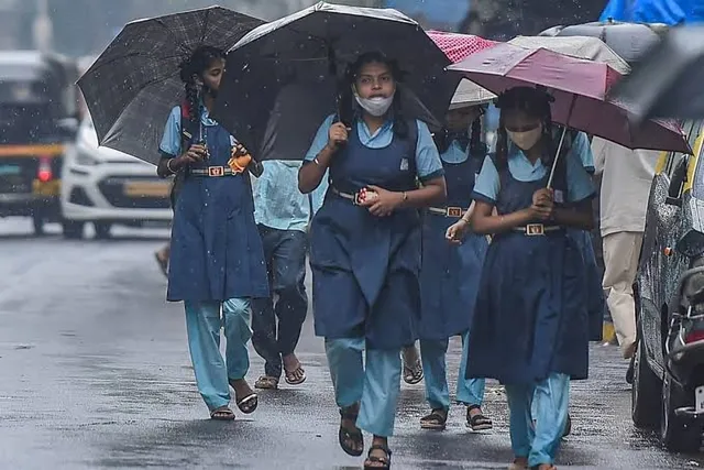 రేపు, ఎల్లుండి ఈ జిల్లాల్లో స్కూళ్లకు సెలవులు