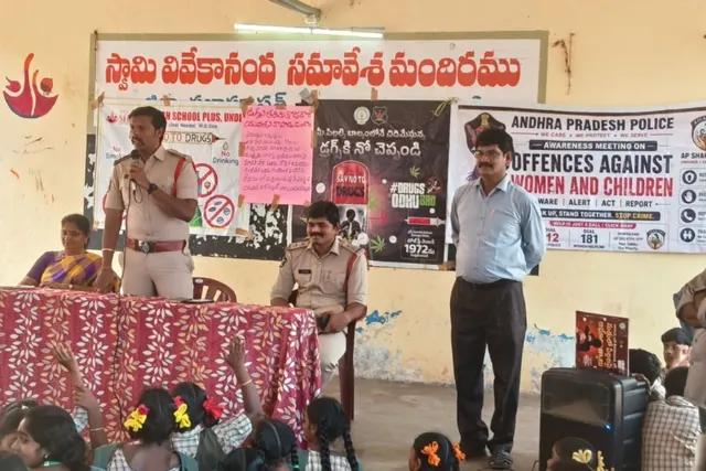 విద్యార్థినులకు పలు చట్టాలుపై అవగాహన సదస్సు