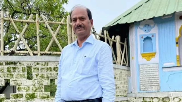 68 ఏళ్ల వయసులో కాలేజీకెళ్లి సైకాలజీ చదువుతున్న మాజీ అధికారి