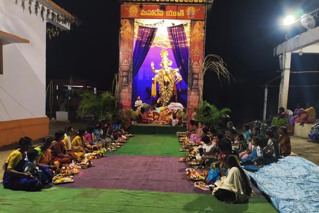 న్యాల్‌కల్‌లో గణేష్ మండపంలో ఘనంగా కుంకుమ అర్చన