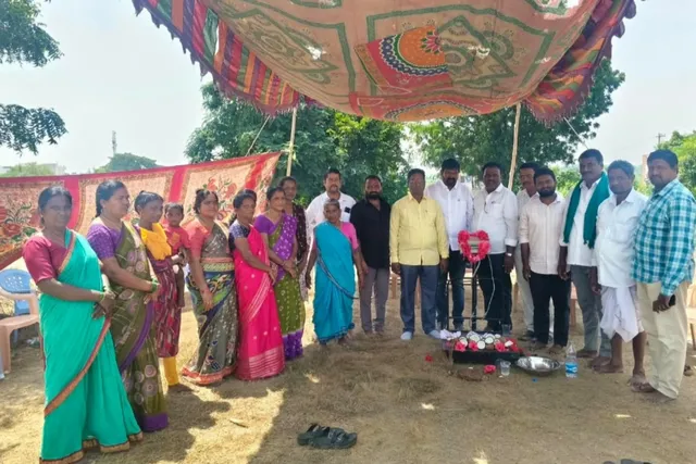మోతేలో వరి కొనుగోలు కేంద్రం ప్రారంభం