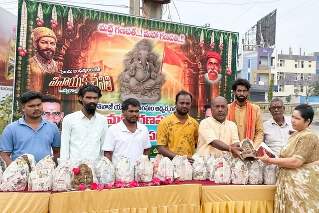 పర్యావరణ హితం కోసం మట్టి గణపతుల పంపిణీ