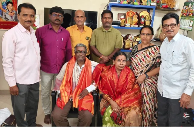 గరిపల్లి అశోక్ ని సత్కరించిన సిద్దిపేట బాల సాహిత్య రచయితలు