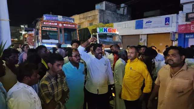 లక్ష్మి మృతికి న్యాయం చేయాలంటూ కుటుంబీకుల ధర్నా