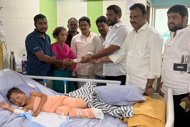 జనసేన నాయకుల ఆపన్నహస్తం: అగ్ని ప్రమాద బాధితుడికి రూ.1.50 లక్షల సాయం
