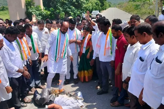 ఓట్ల చోరీ ఆరోపణలు: కాంగ్రెస్ నిరసన, సీఈసీ రాజీనామా డిమాండ్