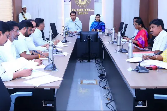 భూముల అవకతవకలపై కలెక్టర్ల సమీక్ష: అధికారులకు కీలక సూచనలు
