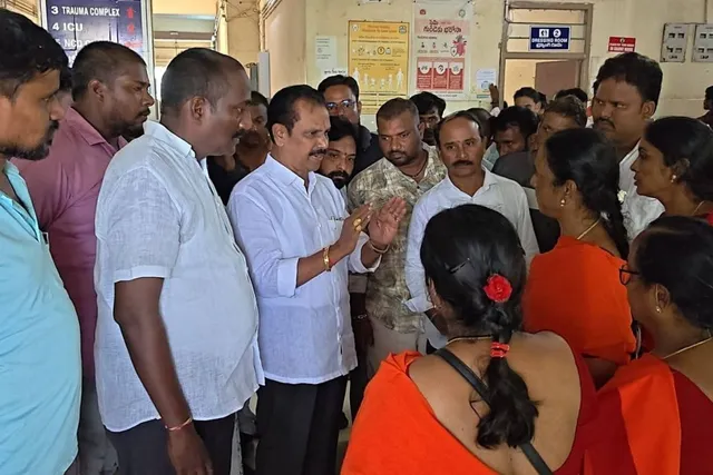 రోడ్డు ప్రమాద బాధితులను పరామర్శించిన జనసేన నాయకులు