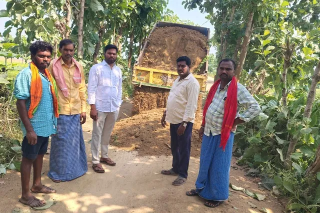 మొర్రిగూడెంలో రోడ్ల మరమ్మతులు