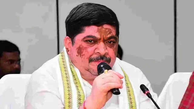 కాంగ్రెస్ తెచ్చిన కరువు కాదు.. అది ప్రకృతి వైపరీత్యమే: మంత్రి పొన్నం కాంగ్రెస్ తెచ్చిన కరువు కాదు.. అది ప్రకృతి వైపరీత్యమే: మంత్రి పొన్నం