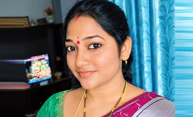 కోర్టు నోటీస్‌లు పంపిన భర్త.. భార్య ఆత్మహత్య