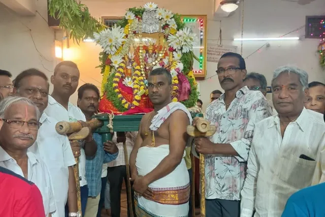 నరసాపురంలో ఘనంగా శరన్నవరాత్రి ఉత్సవాలు, వైభవంగా పల్లకి సేవ నరసాపురంలో ఘనంగా శరన్నవరాత్రి ఉత్సవాలు, వైభవంగా పల్లకి సేవ