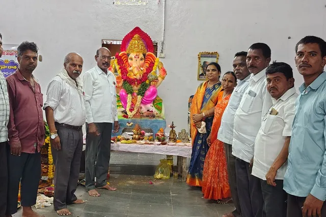 పద్మశాలి గణేష్ లడ్డు వేలం పాటలో 5 వేల రూపాయలతో కైవసం