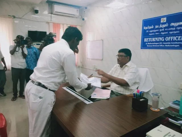 இடைத்தேர்தல் வேட்புமனு தாக்கல் செய்ய இன்று கடைசி நாள்