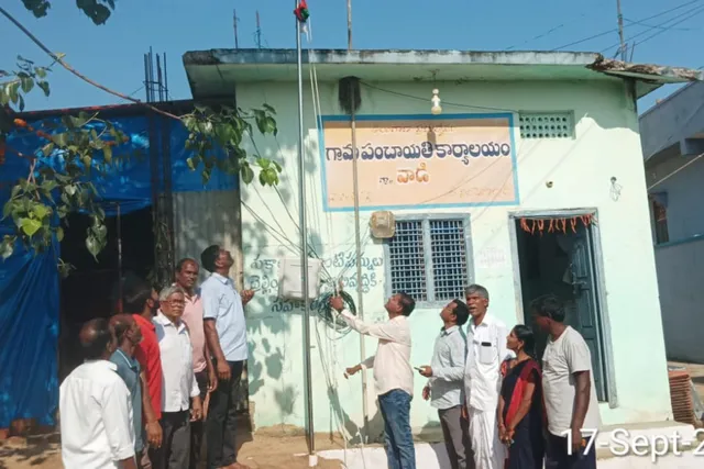 వాడి గ్రామంలో జాతీయ పతాకం ఆవిష్కరణ