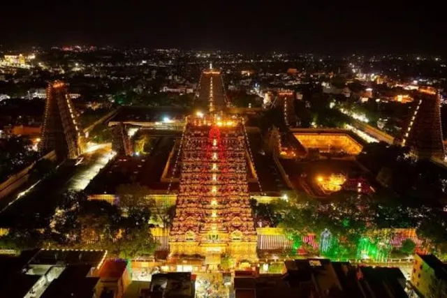 7.40-க்கு குடமுழுக்கு நடக்கும் மீனாட்சியம்மன் கோவில் குடமுழுக்கு
