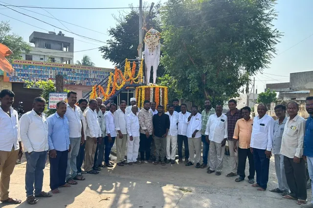 గాంధీ జయంతి: లింగారెడ్డి పల్లిలో ఘనంగా నివాళులు