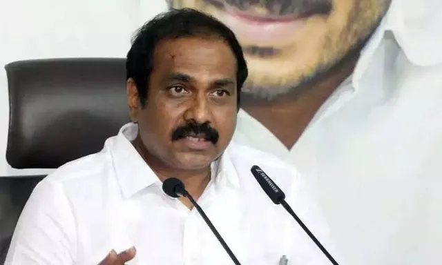 తుఫాన్ బాధితుల పట్ల ప్రభుత్వం నిర్లక్ష్యం: కురసాల కన్నబాబు