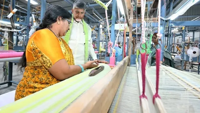 నేతన్నలకు గుడ్ న్యూస్.. పెన్షన్ దరఖాస్తులో ఆ నిబంధన తొలగింపు