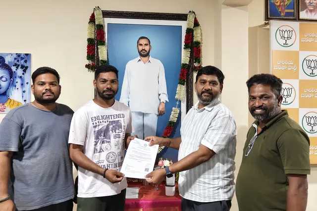 మెదడు శస్త్రచికిత్సకు రూ.2 లక్షల ఎల్‌ఓసీ అందజేత