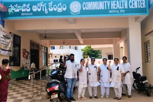వైద్యారోగ్య శాఖ ఉద్యోగులను రెగ్యులర్ చేయాలంటూ శాంతియుత నిరసన