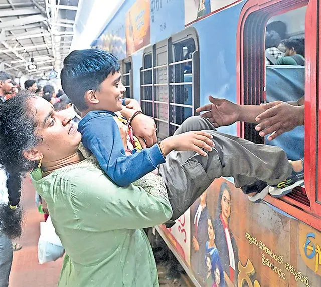 Dussehra effect: Visakhapatnam railway station crowded with passengers