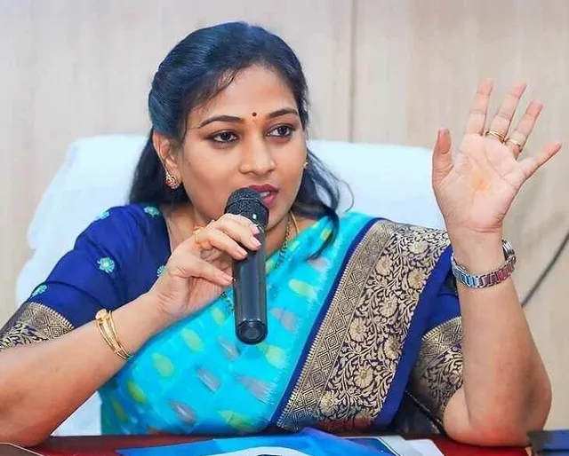 తుఫాను ప్రభావిత జిల్లాల కలెక్టర్లతో హోంమంత్రి అనిత టెలికాన్ఫరెన్స్