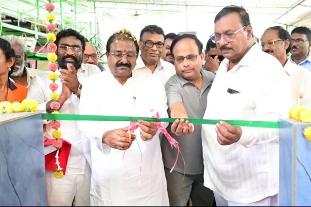 వృద్ధాశ్రమంలో వంటగది ప్రారంభోత్సవంలో ఎమ్మెల్సీ సోము వీర్రాజు