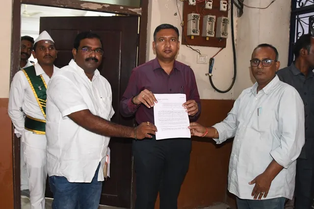 భీమా పథకం అమలుపై కలెక్టర్ కు వినతి