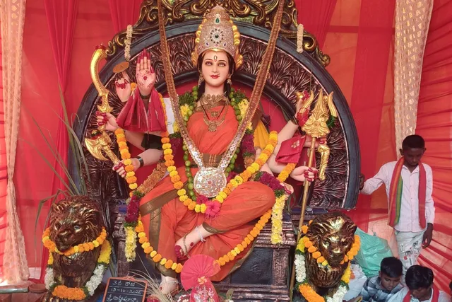 సుంకేట్లో అన్నపూర్ణ దేవిగా అమ్మవారు, ఘనంగా అన్నదానం సుంకేట్లో అన్నపూర్ణ దేవిగా అమ్మవారు, ఘనంగా అన్నదానం