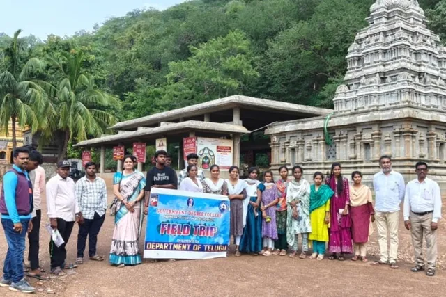 పుణ్యక్షేత్రాలను సందర్శించిన నందికొట్కూరు GDC విద్యార్థులు