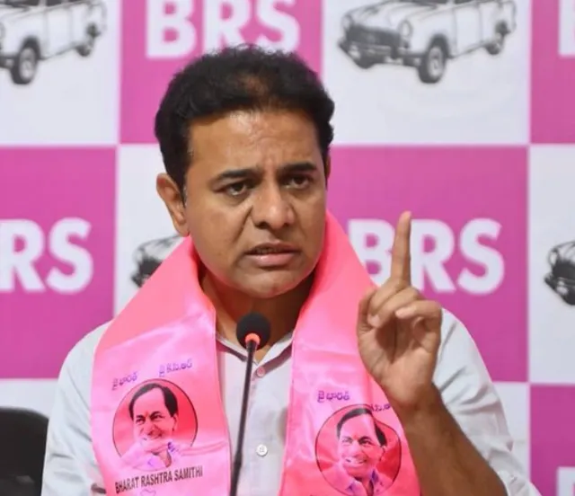 నేతన్నలకు రూ.60 కోట్ల బకాయిలు ఎప్పుడు చెల్లిస్తారు: KTR
