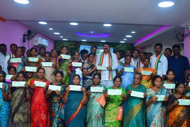 ఎమ్మెల్యే పాయం వెంకటేశ్వర్లు చేతుల మీదుగా లబ్ధిదారులకు చెక్కుల పంపిణీ
