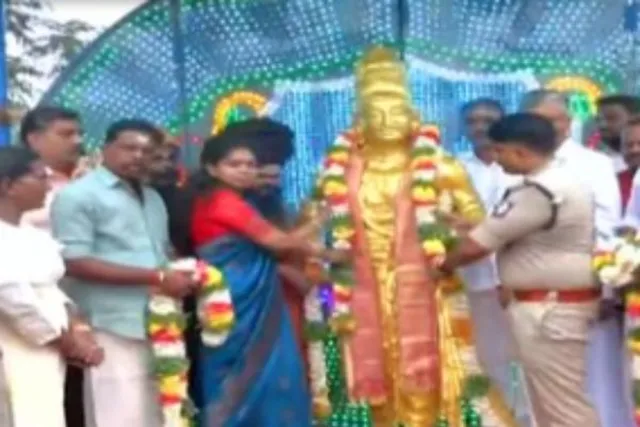 ராஜராஜ சோழனின் 1041-வது சதய விழா: சிலைக்கு ஆட்சியர் மரியாதை