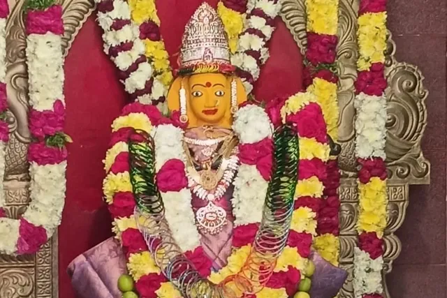 సరస్వతి ఆలయంలో వైభవంగా దేవీ నవరాత్రి ఉత్సవాలు సరస్వతి ఆలయంలో వైభవంగా దేవీ నవరాత్రి ఉత్సవాలు