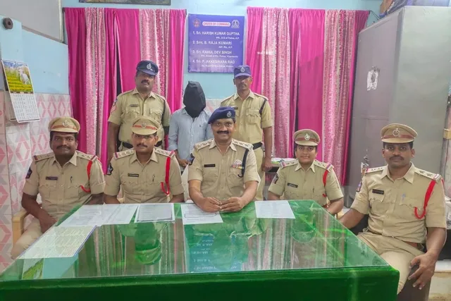 సర్కార్ ఎక్స్ ప్రెస్ బంగారం దోపిడీ కేసులో కీలక నిందితుడు అరెస్ట్