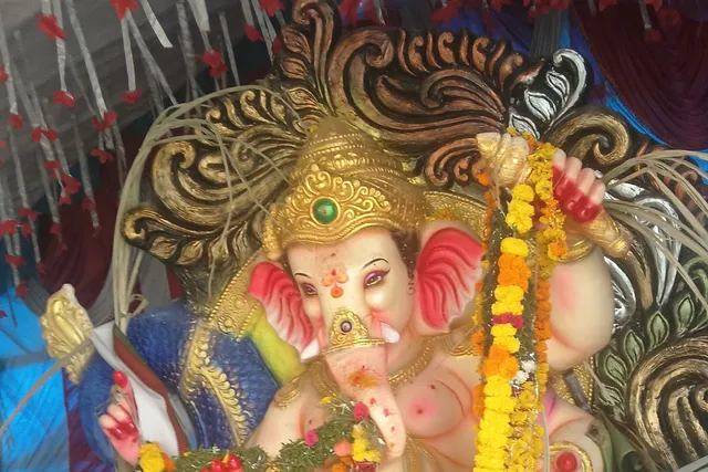 రాయచోటిలో వినాయక విగ్రహం వద్ద అన్నదానం