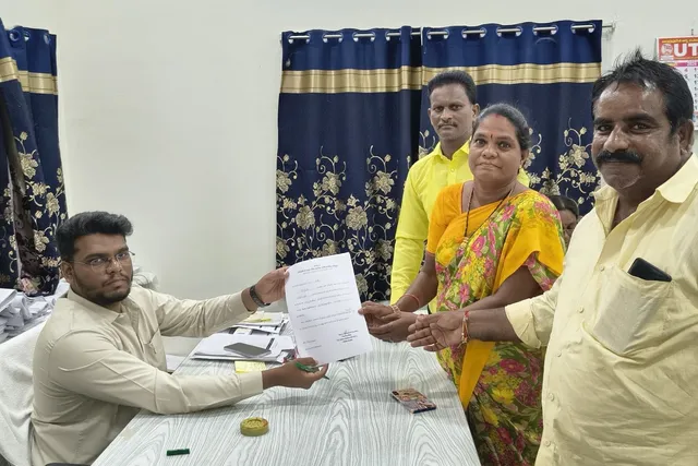 కొల్లిపర మండలం లో రెండవ రోజు ఎంపీటీసీ నామినేషన్ల సందడి కొల్లిపర మండలం లో రెండవ రోజు ఎంపీటీసీ నామినేషన్ల సందడి