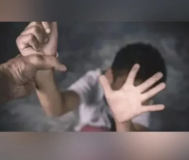 శ్రీచైతన్య హాస్టల్‌లో విద్యార్థిపై వార్డెన్ దాడి