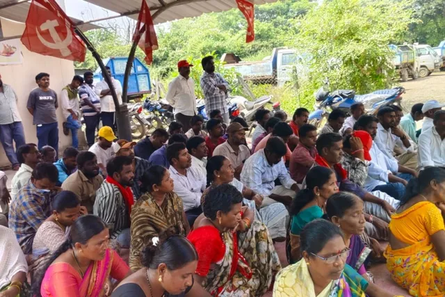పీఎఫ్, వేతనాలు చెల్లించాలని కాగజ్‌నగర్ మున్సిపల్ కార్మికుల సమ్మె