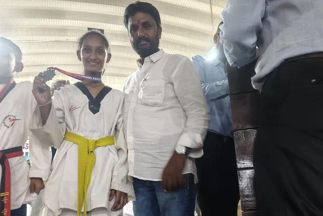 జాతీయ తైక్వాండోలో అనంతపురం వాసవికి రజతం