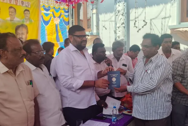 ఆధునిక సాంకేతికతతో కూడిన నూతన పట్టాదారుపాస్ పుస్తకాలు పంపిణీ