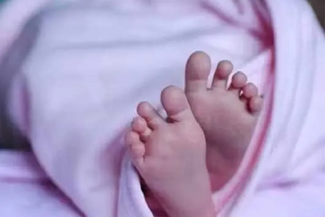 గొంతులో బిస్కెట్ ఇరుక్కుని చిన్నారి మృతి