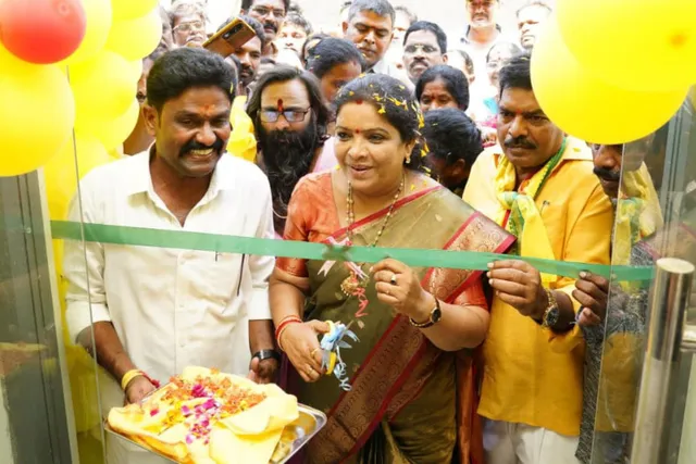 సాలూరులో అన్నా క్యాంటీన్ ప్రారంభించిన మంత్రి