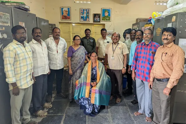 ఐనపూరు జడ్పీ హైస్కూల్ ఎస్ఎంసి చైర్మన్ కు ఉపాధ్యాయుల సన్మానం ఐనపూరు జడ్పీ హైస్కూల్ ఎస్ఎంసి చైర్మన్ కు ఉపాధ్యాయుల సన్మానం