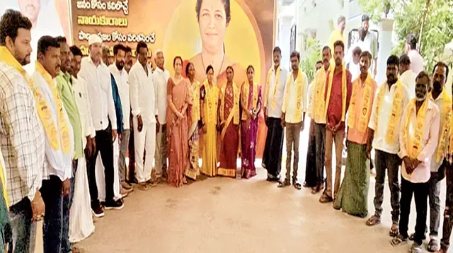 స్థానిక ఎన్నికలు.. టీడీపీలోకి భారీగా చేరికలు
