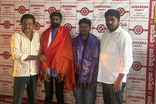 ​కడప జనసేన నిర్వాహక దళ్‌గా లక్ష్మయ్య, వంశీ