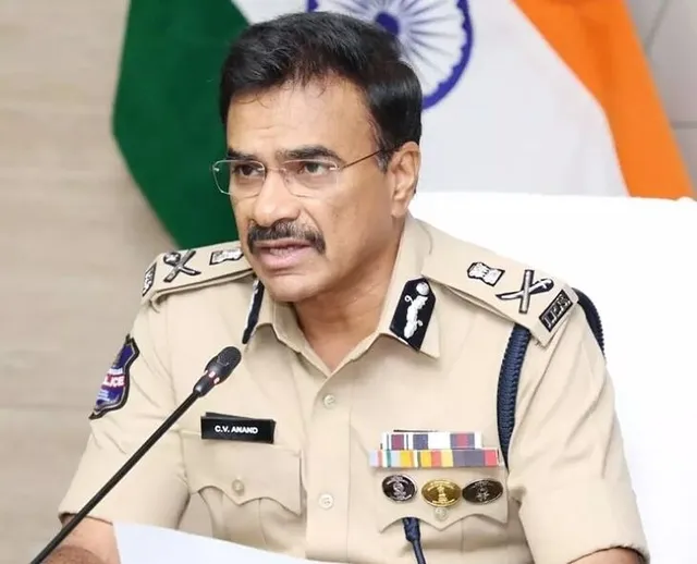 పోలీస్ యూనిఫామ్‌లో డాన్స్ చేయొద్దు: DGP