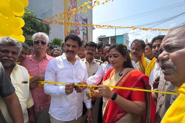 పర్చూరులో అభివృద్ధి పనులకు శంకుస్థాపన పర్చూరులో అభివృద్ధి పనులకు శంకుస్థాపన