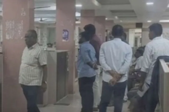 லஞ்ச ஒழிப்புத் துறையின் அதிரடி சோதனையில் சிக்கிய பணம்